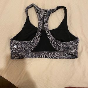 Lululemon sports bra size 10 lightly worn